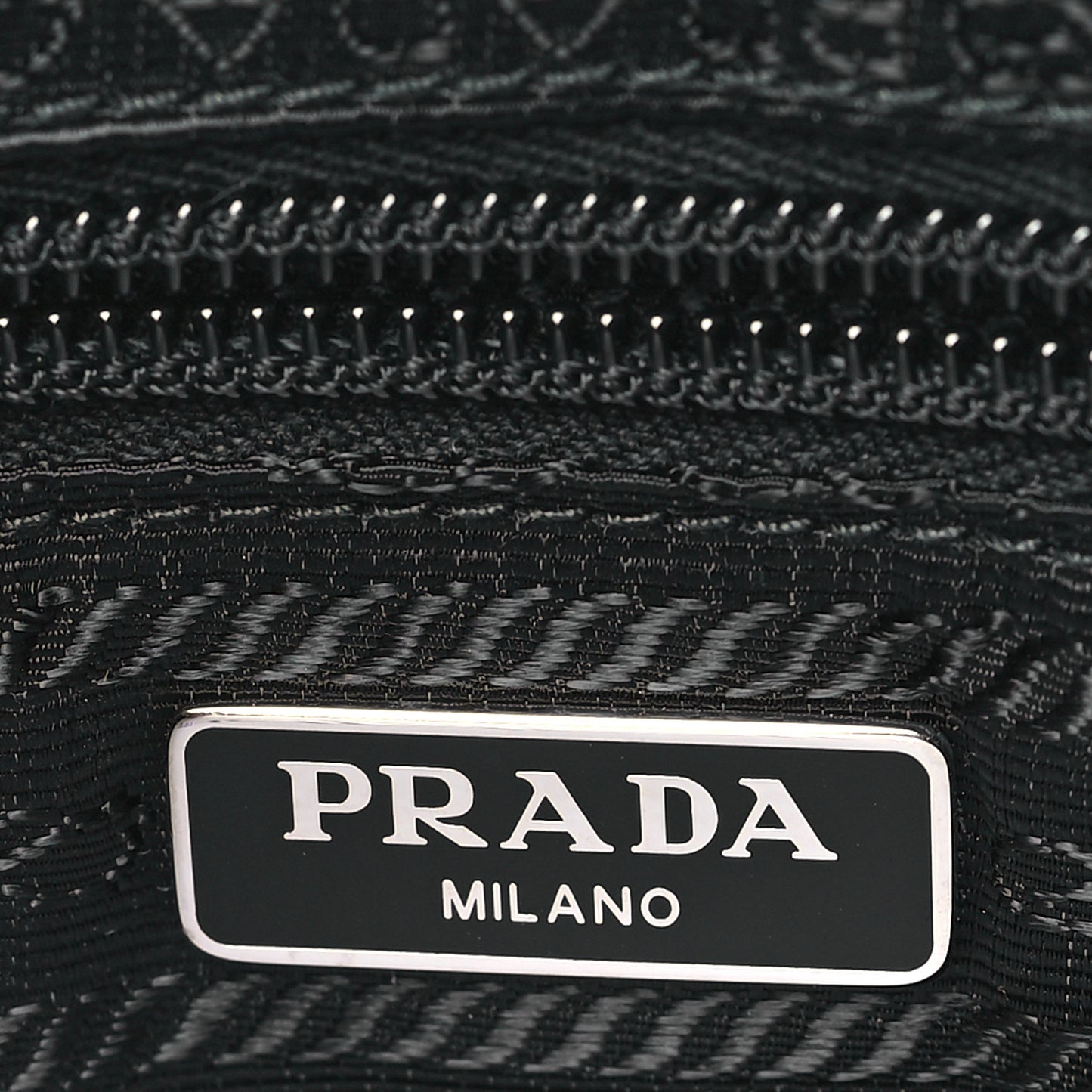 Re-Nylon Vela Pouch Black