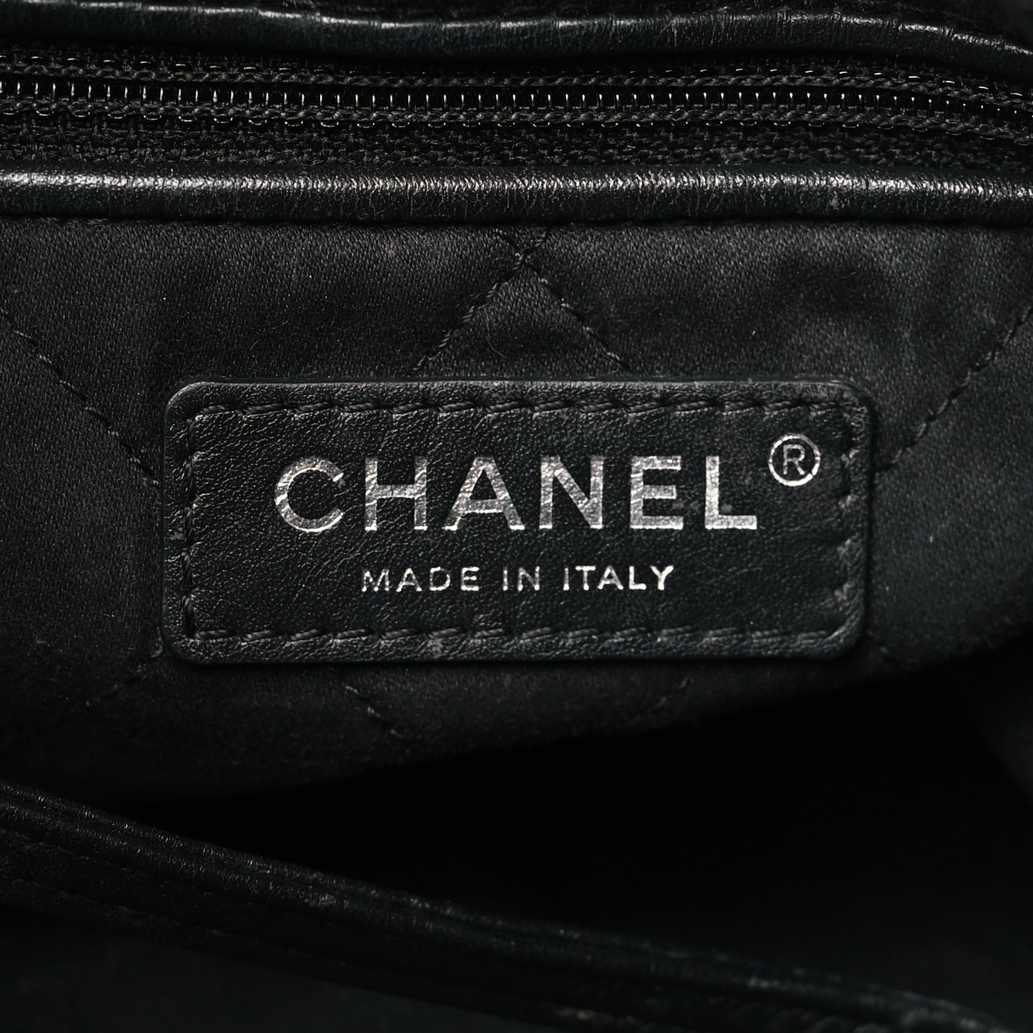 Shiny Calfskin Quilted Small Chanel 22 So Black