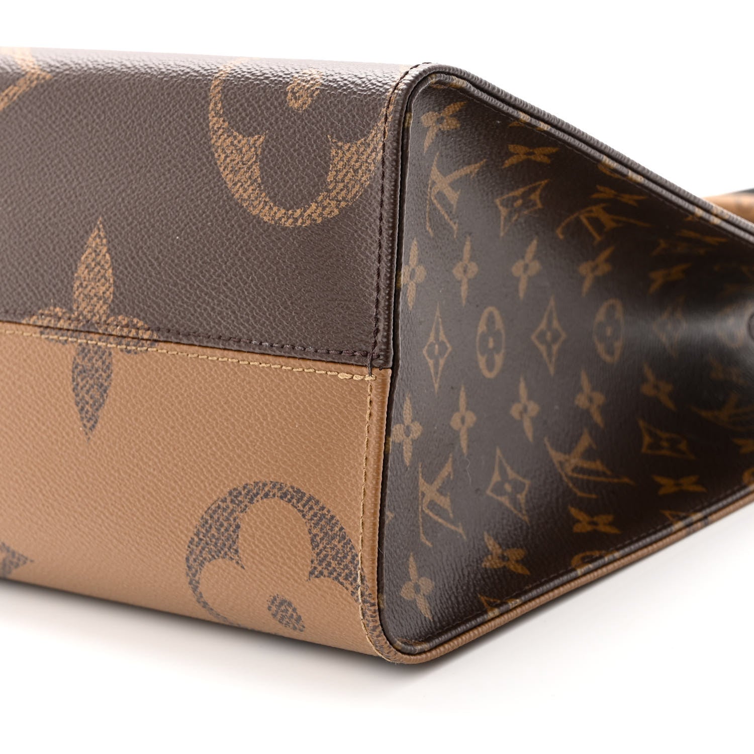 Louis Vuitton Reverse Monogram Giant Onthego MM 8 of 10
