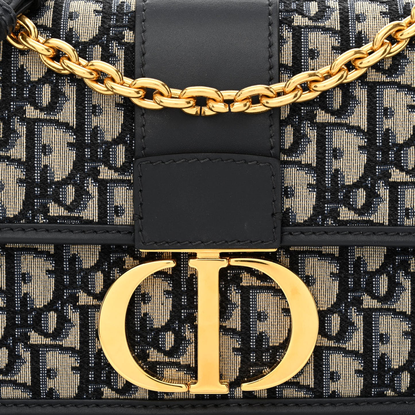Oblique 30 Montaigne Chain Flap Bag Blue
