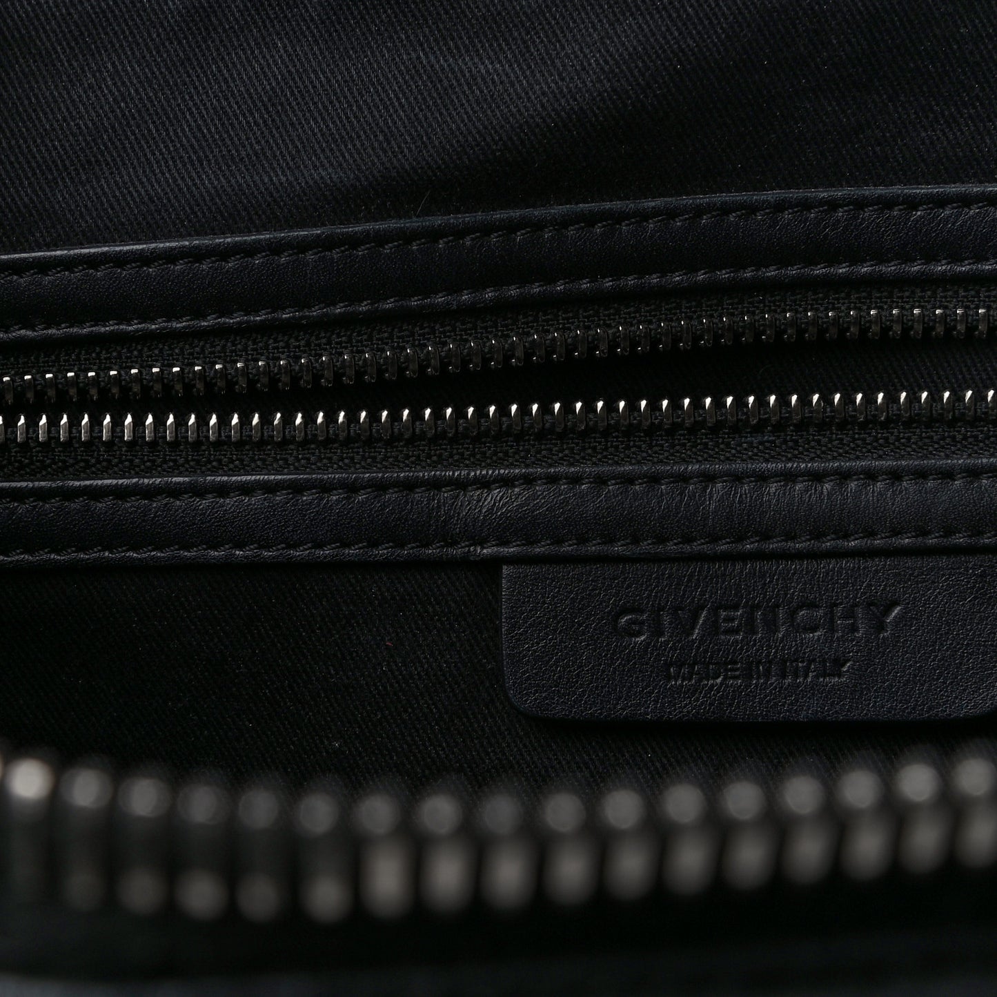Sugar Goatskin Medium Antigona Black