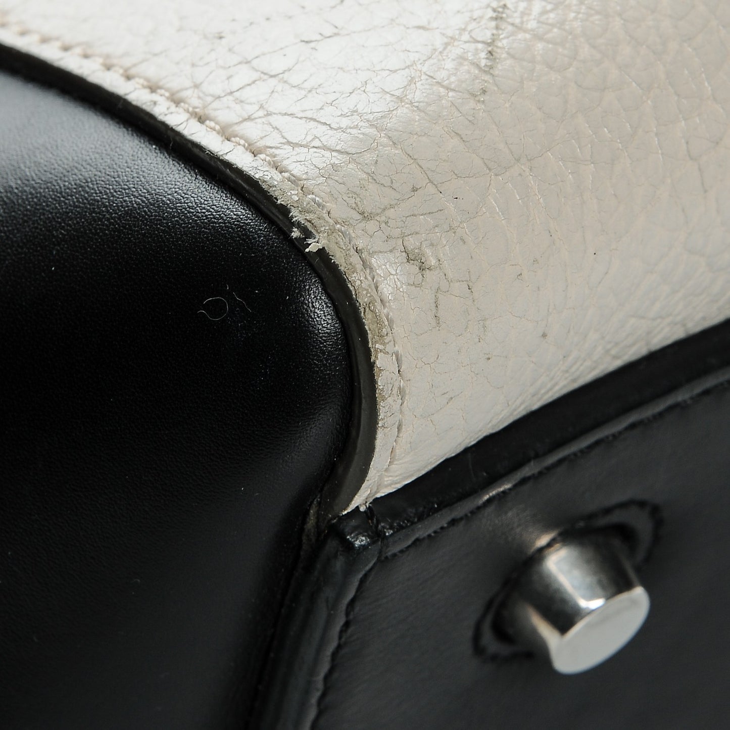 Calfskin Medium Bi-Color Edge Shoulder Bag Cream