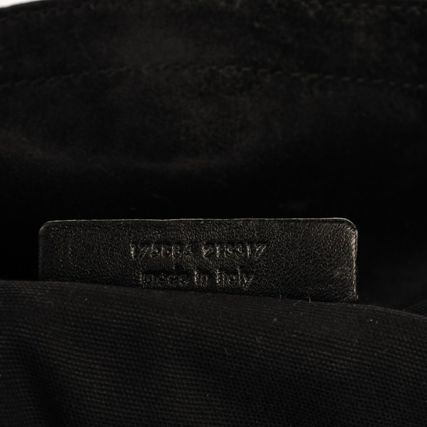 Calfskin Medium Downtown Black