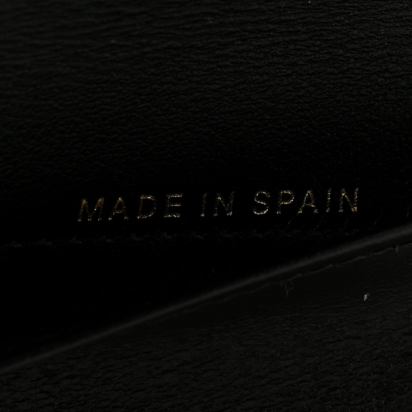 Caviar Quilted Textured CC Tri-Fold Flap Wallet Black