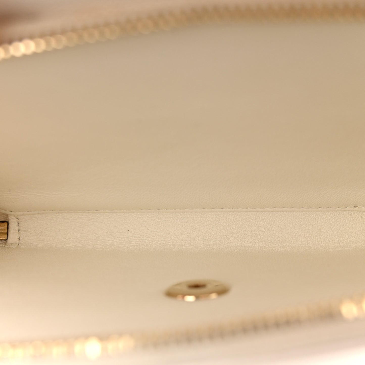 Caviar Quilted Medium Business Affinity Flap White