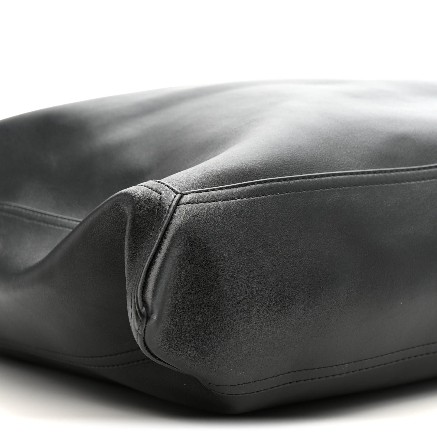 Silky Calfskin Large Hop Black