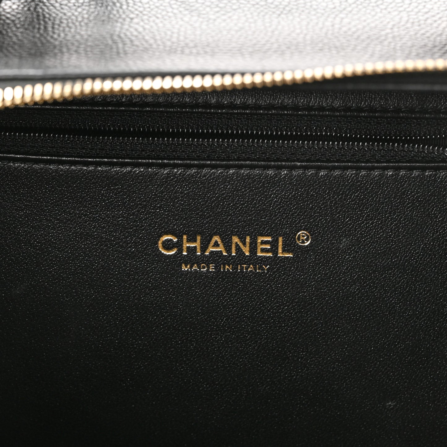 Caviar Quilted Large CC Filigree Vanity Case Black