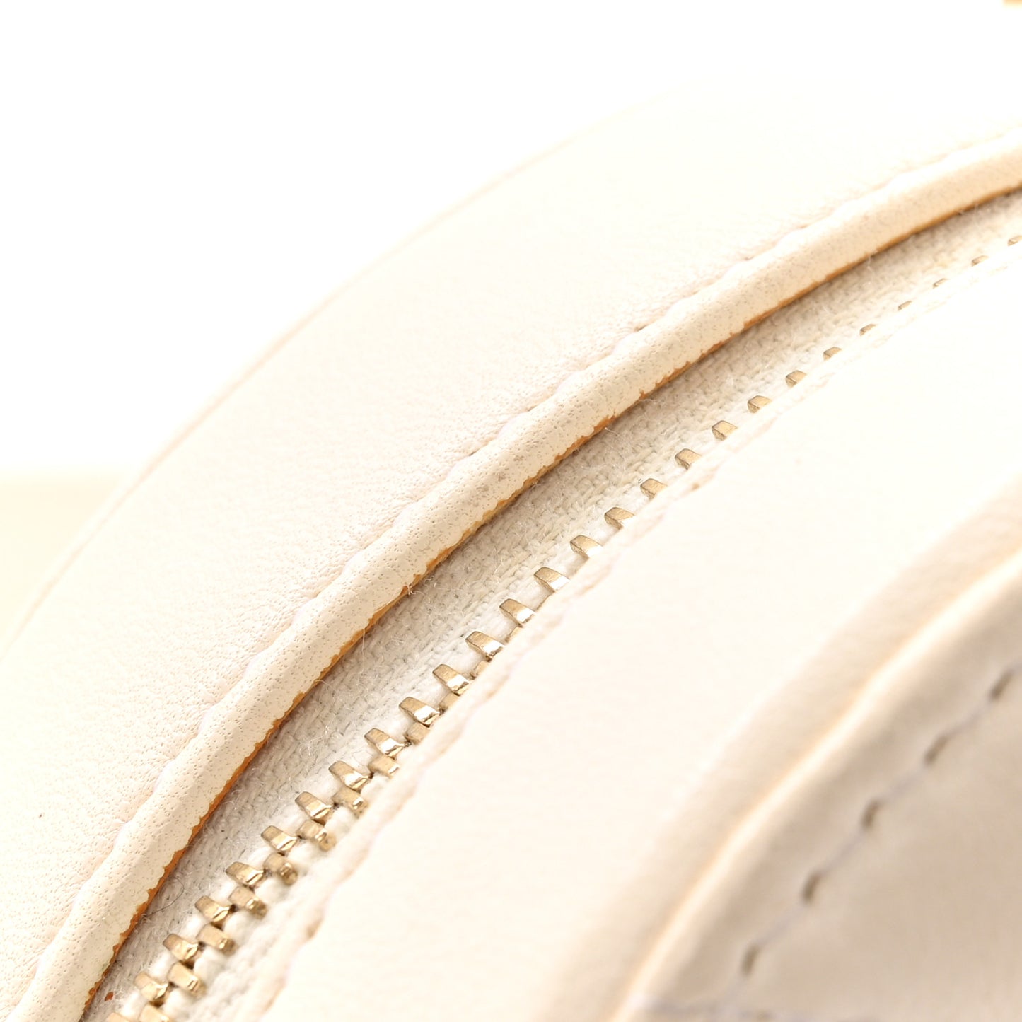 Lambskin Quilted Chanel 19 Round Clutch With Chain White