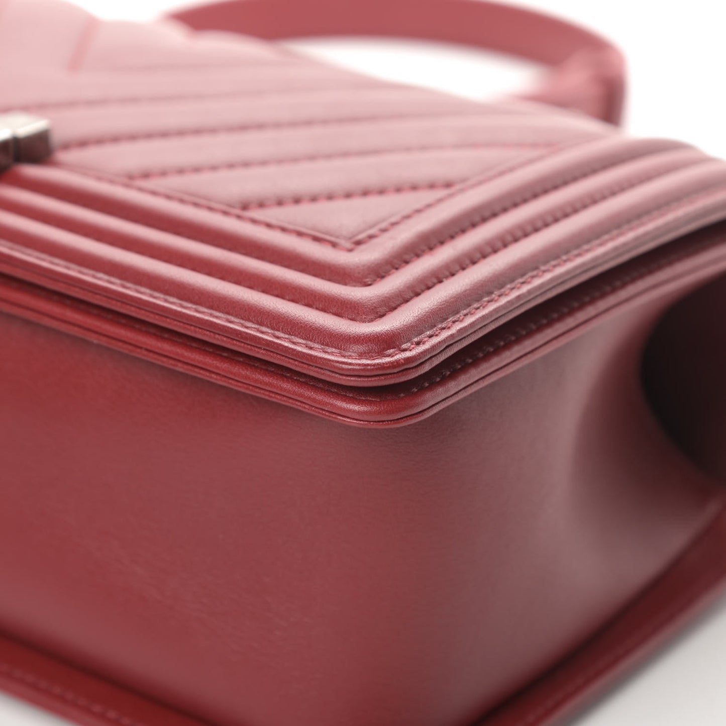 Lambskin Chevron Quilted Medium Boy Flap Red