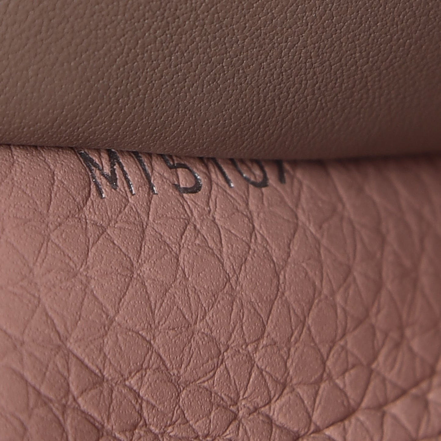 Taurillon Capucines Wallet Magnolia