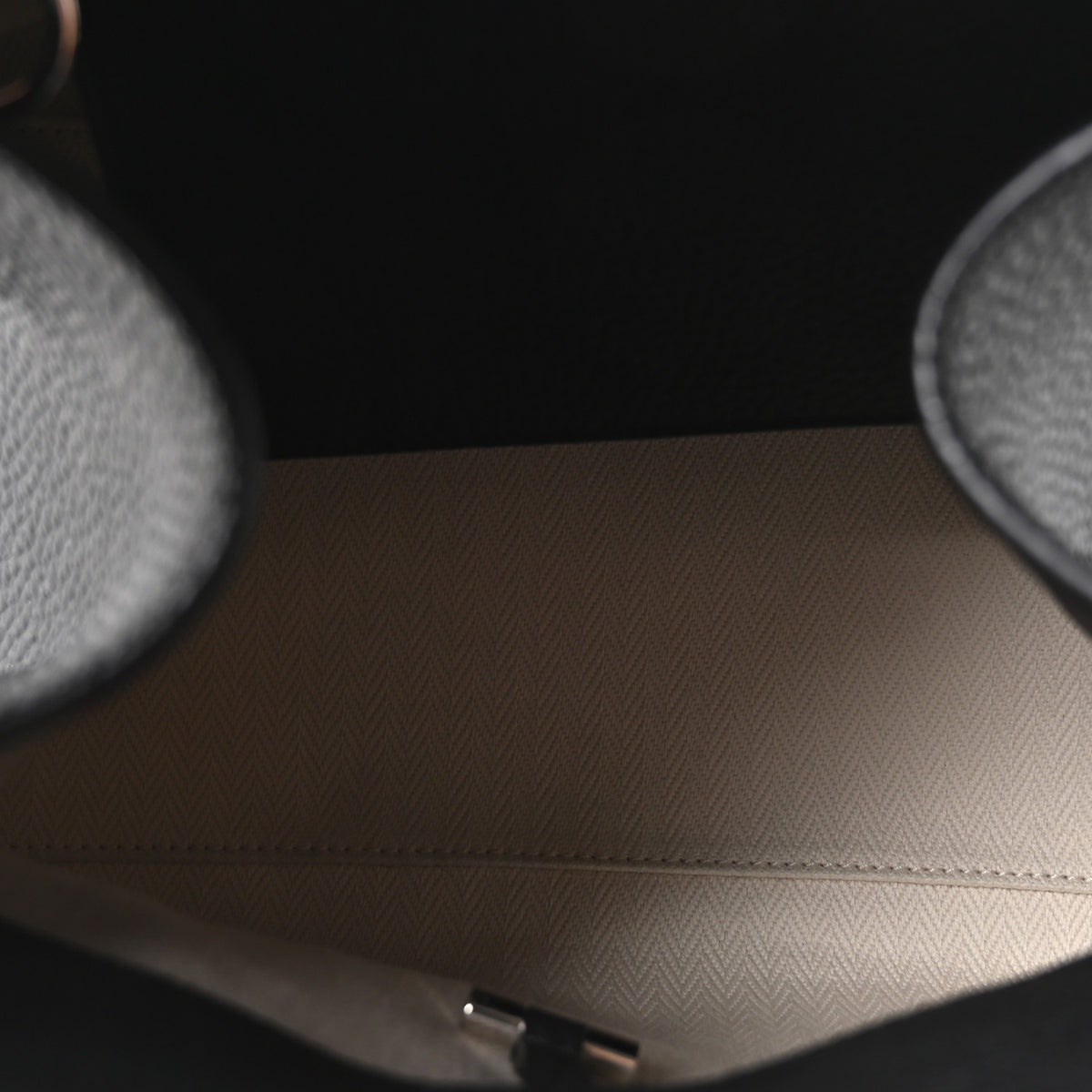 The Row Grained Calfskin Soft Margaux 10 Bag Black 5 of 9