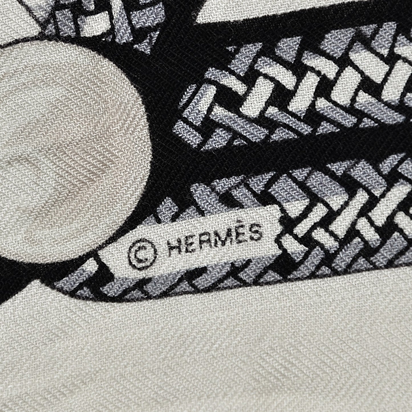 Cashmere Silk Brandebourgs Shawl 140 White Black Mastic