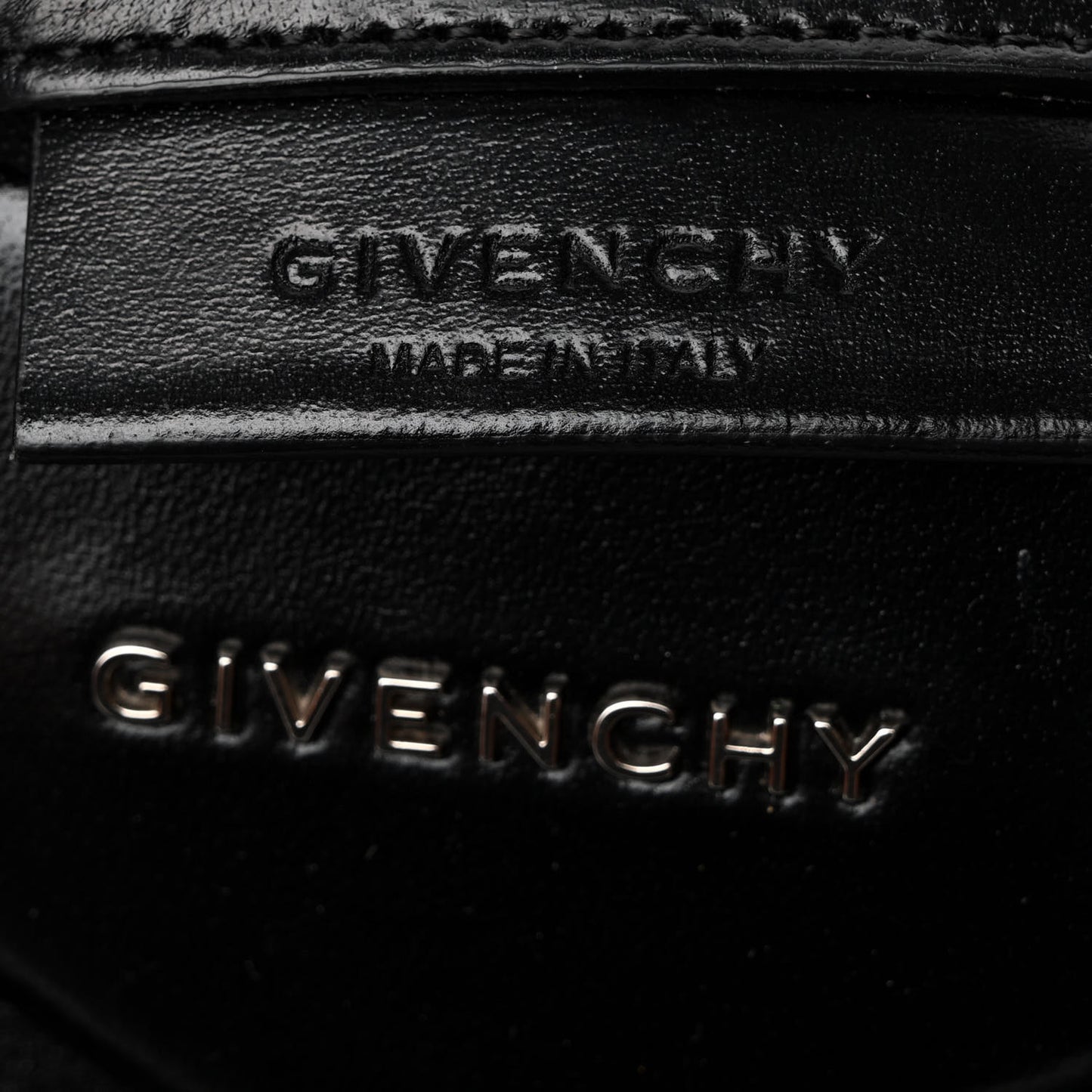 Shiny Lord Calfskin Medium Antigona Black
