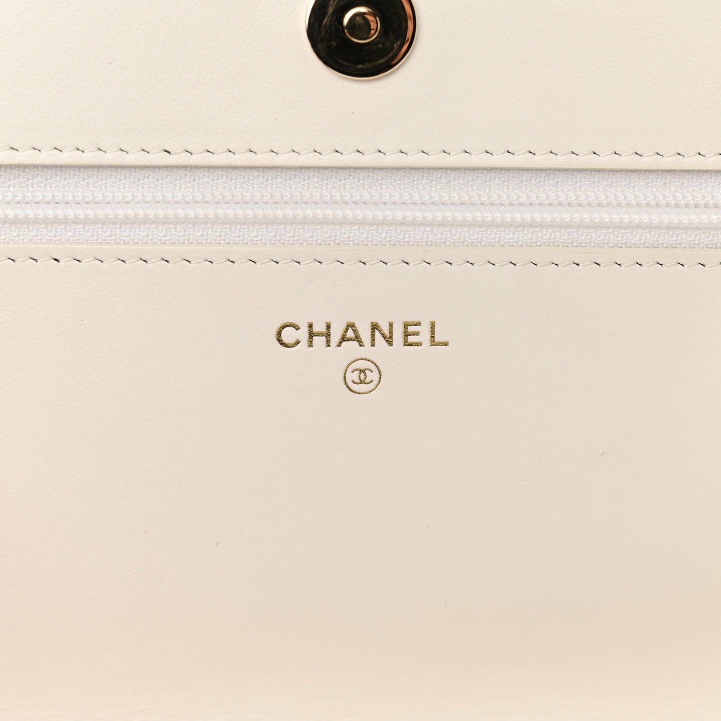 Caviar Quilted Boy Wallet On Chain WOC White