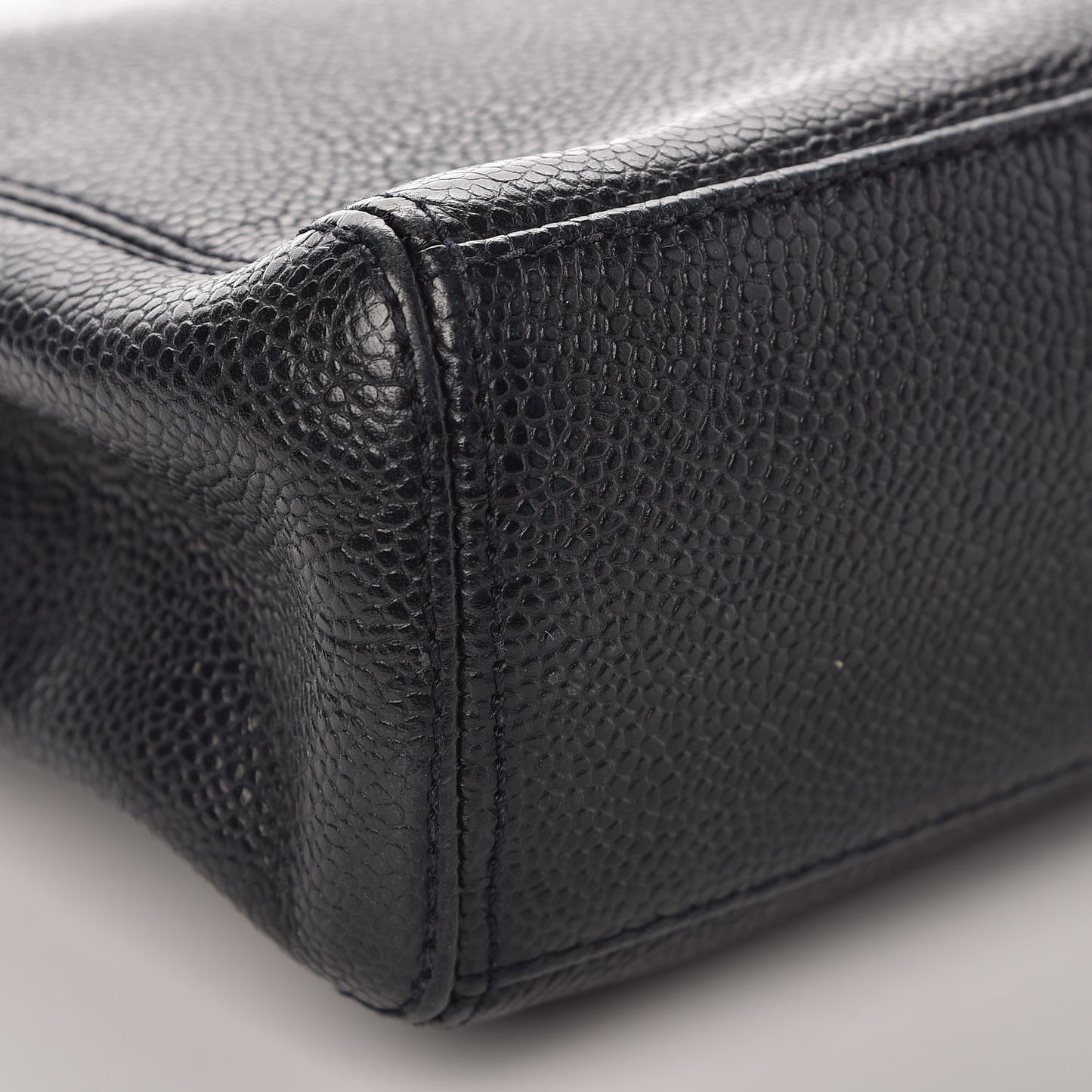 Caviar Shoulder Bag Navy