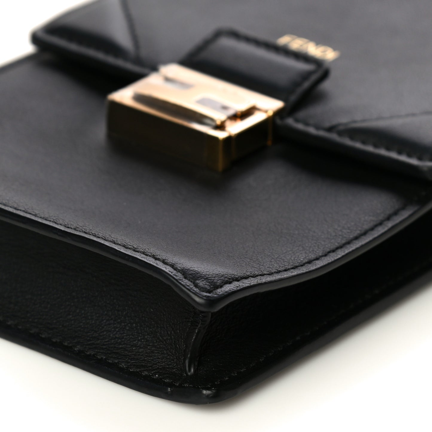 Vitello Grace Matte Kan U Vertical Wallet On Chain Black