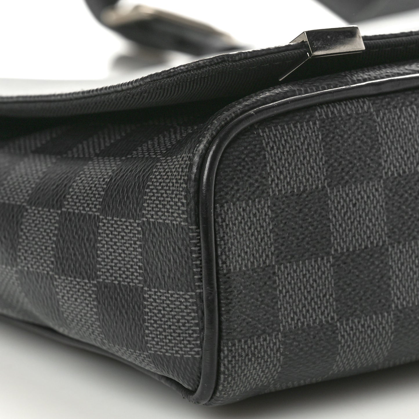 Damier Graphite District PM