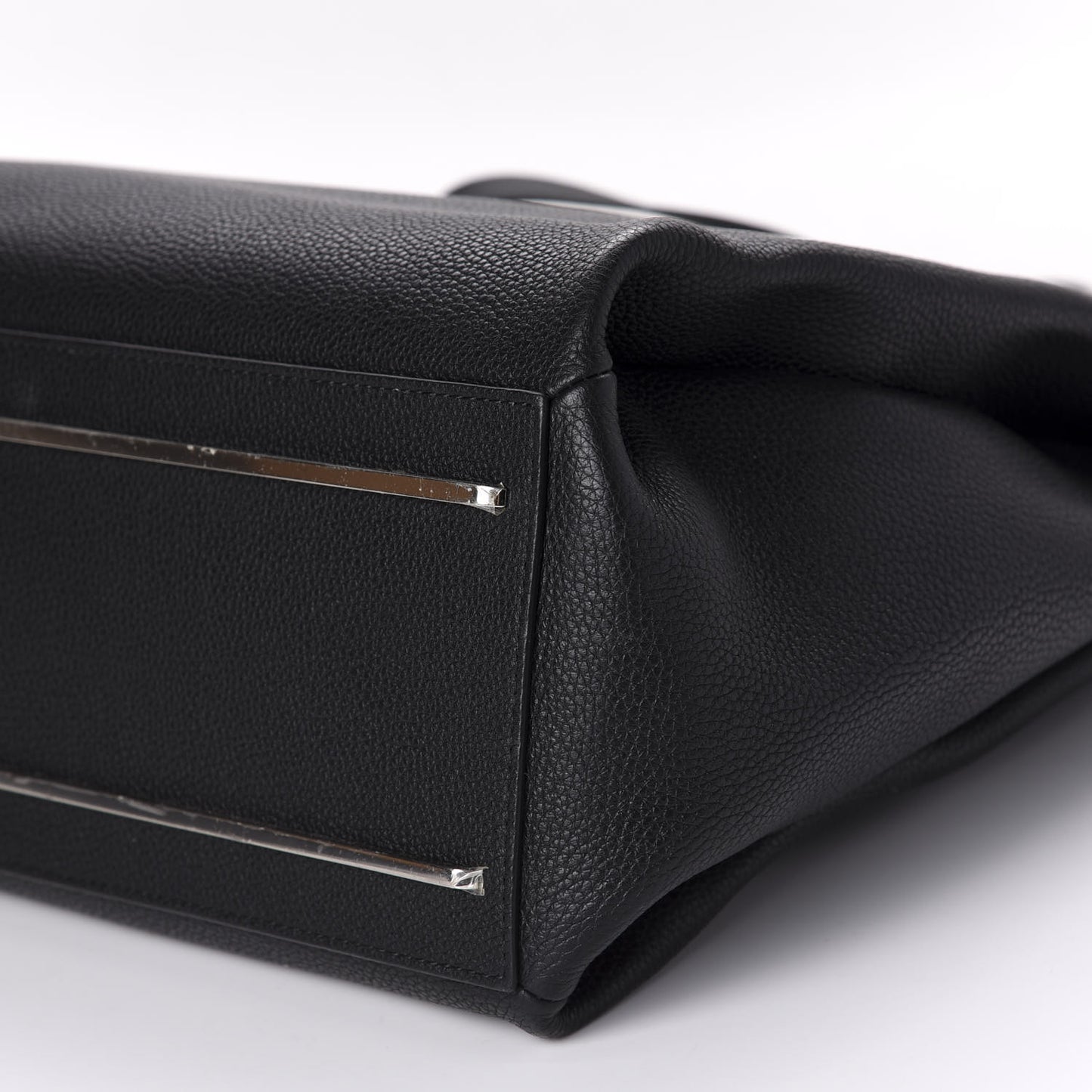 Calfskin Le Dix Soft Cabas M Shoulder Bag Black