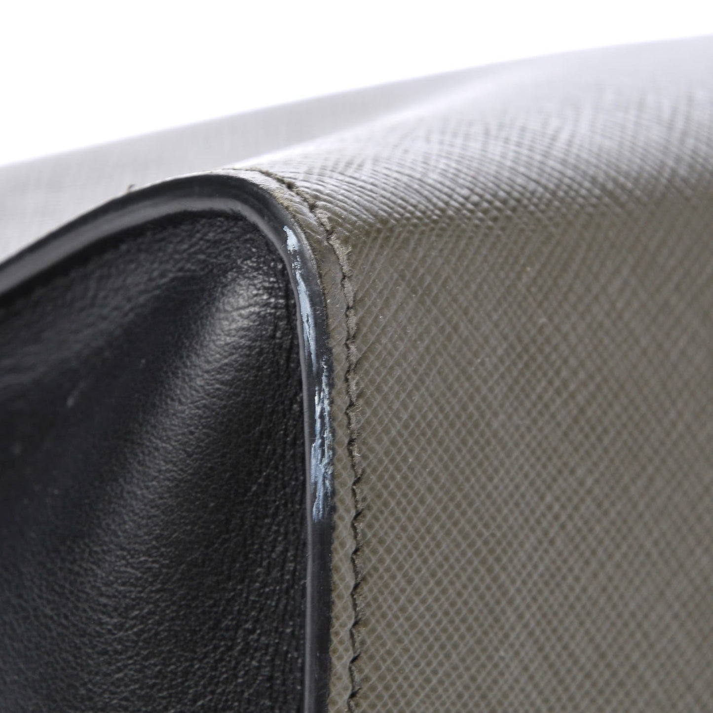 Saffiano City Calf Medium Esplanade Tote Militare Black