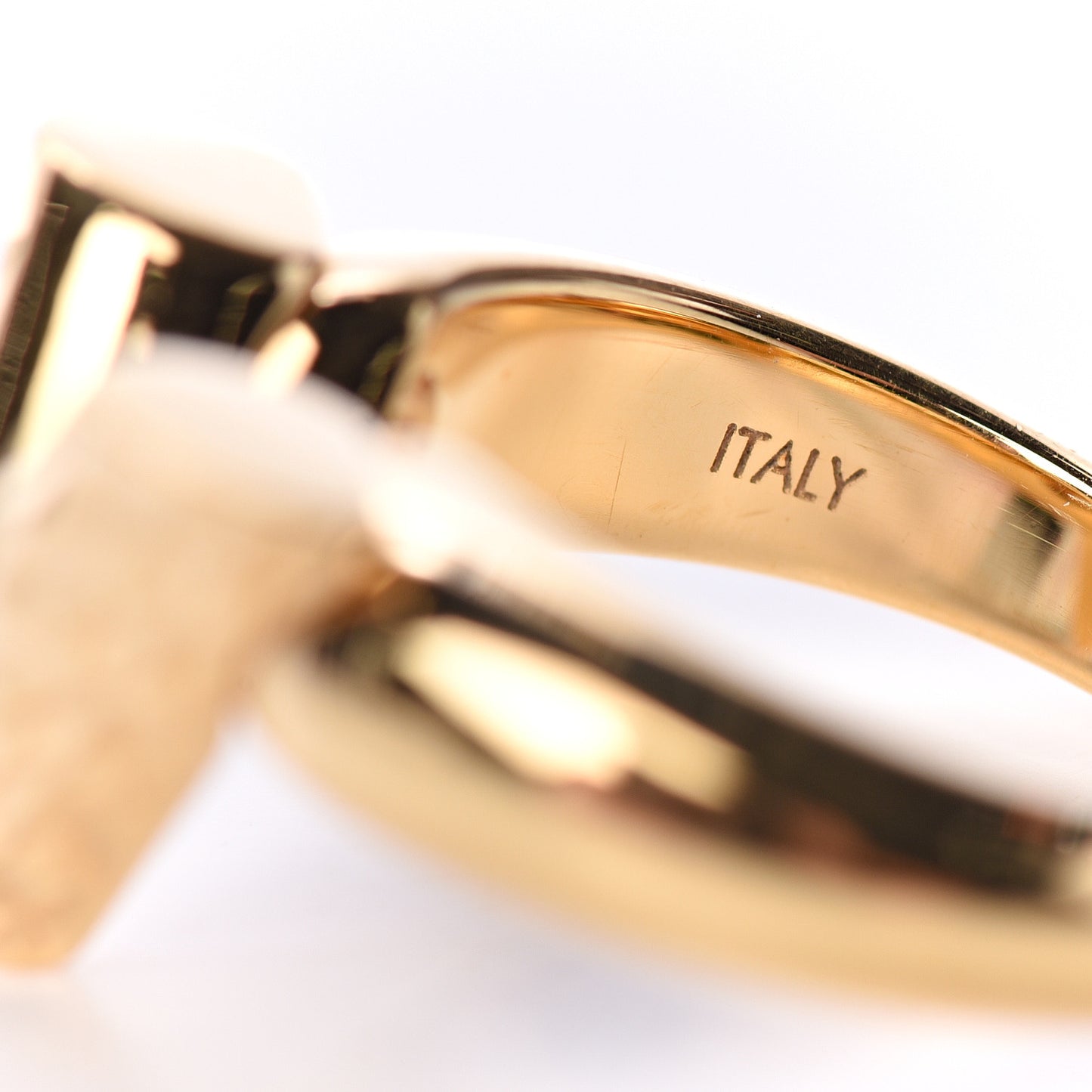 Essential V Guilloché Ring S Gold