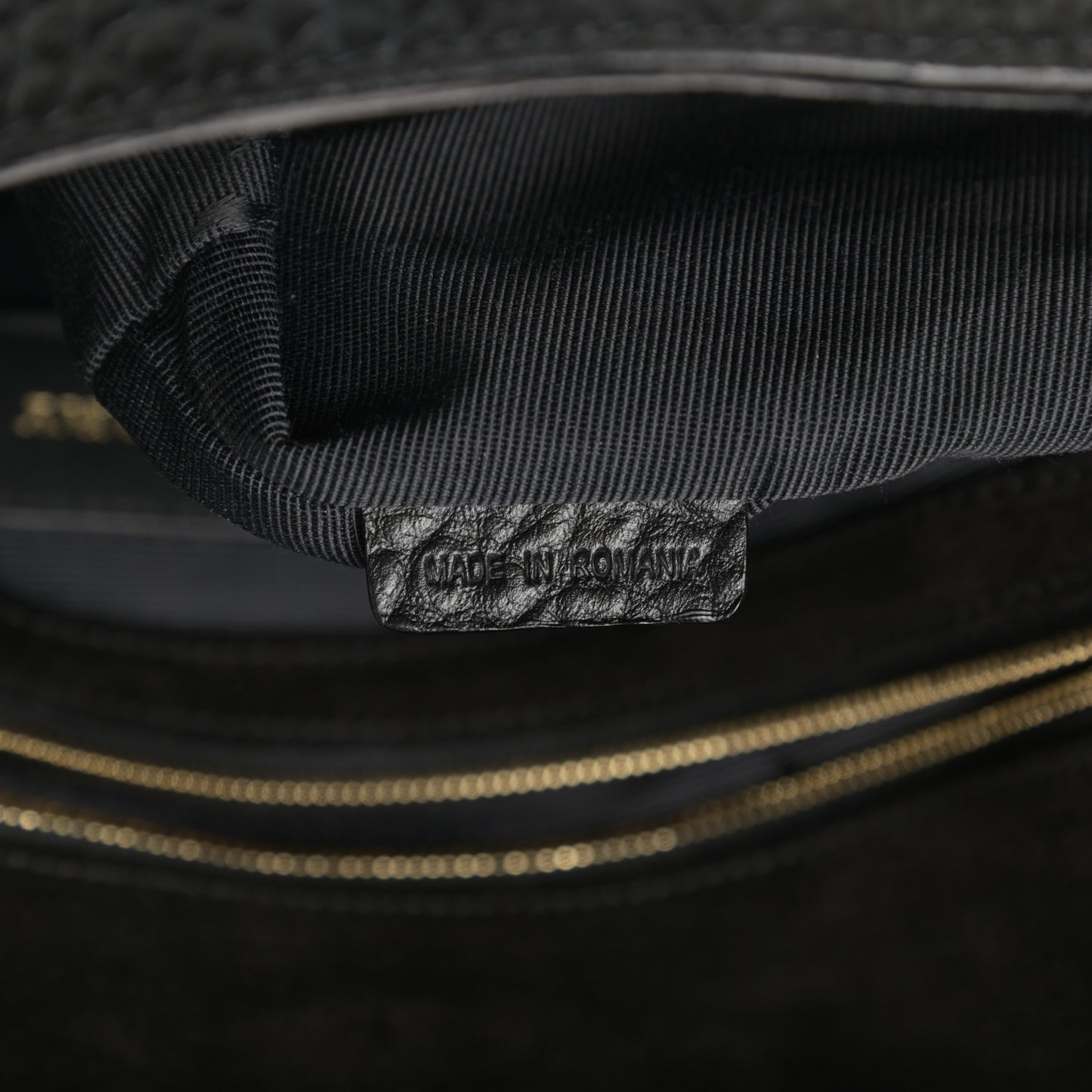 Signature Grain Large Mildenhall Shoulder Bag Black