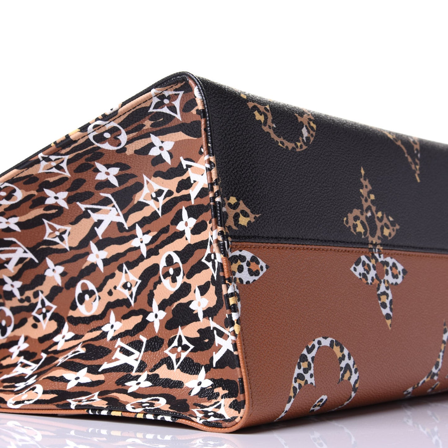 Monogram Giant Jungle Onthego GM Black