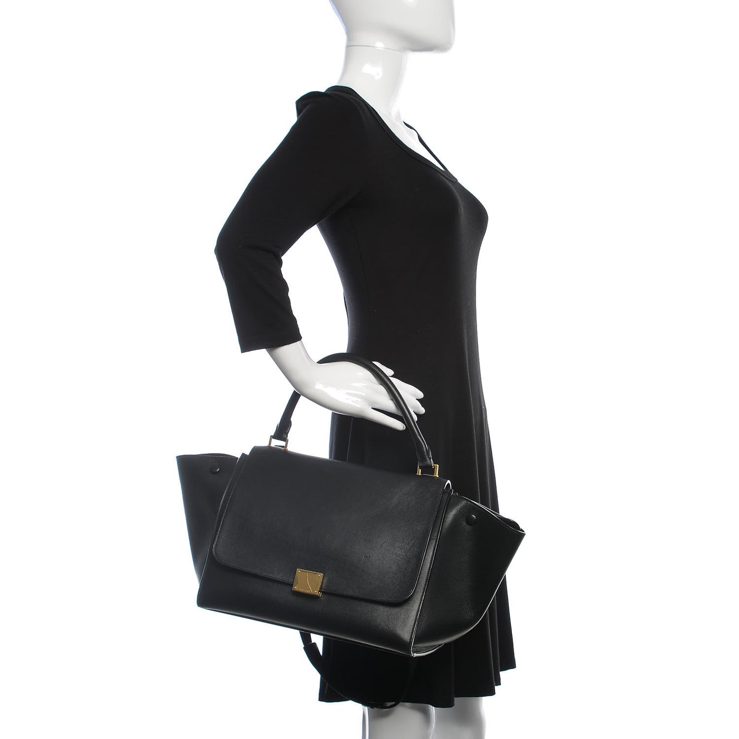 Smooth Calfskin Medium Trapeze Black