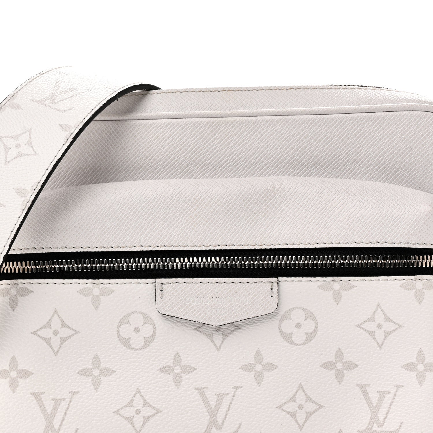 Louis Vuitton Taigarama Outdoor Messenger Optic White 7 of 9