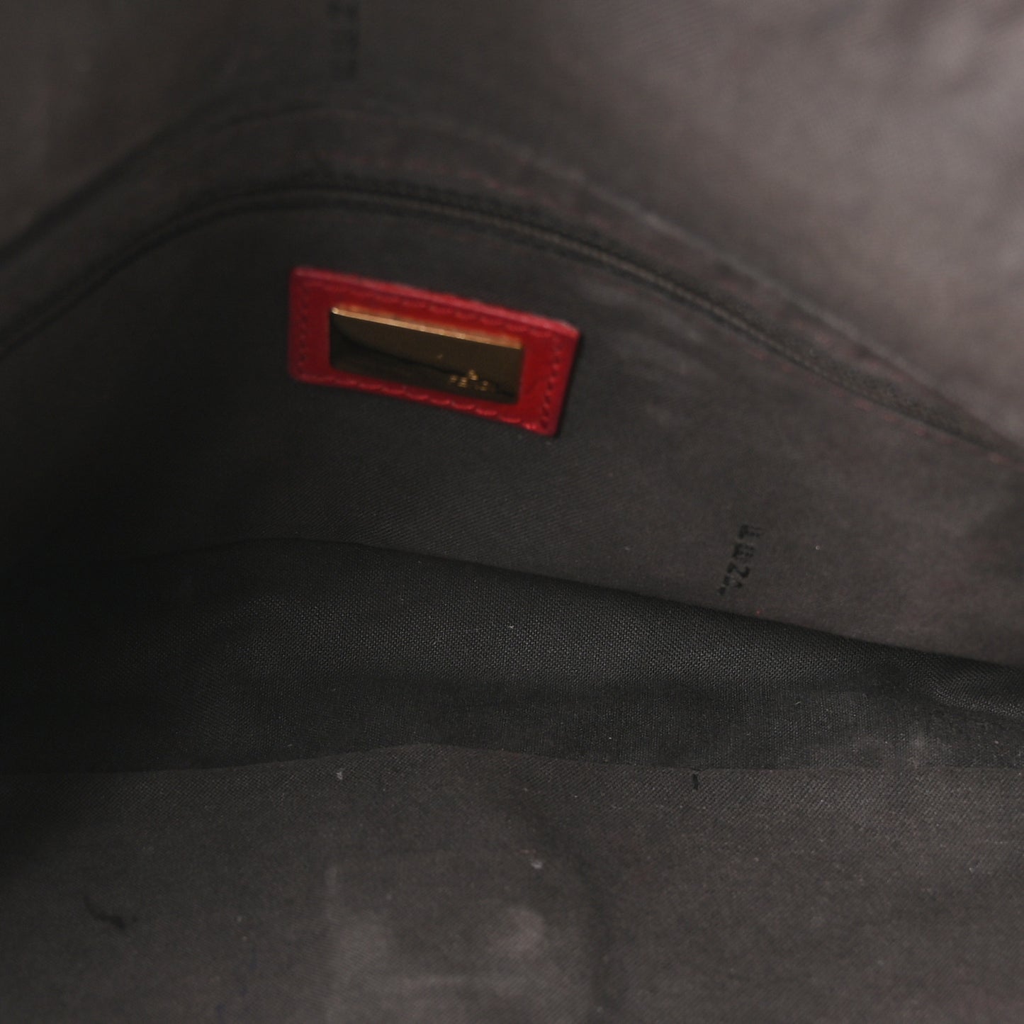 Vitello Naplak Medium Convertible Baguette Rosso