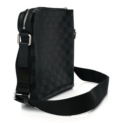 Louis Vuitton Damier Infini Discovery Messenger BB Onyx 2 of 9