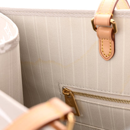 Louis Vuitton Monogram Giant By The Pool OnTheGo GM Brume 10 of 14