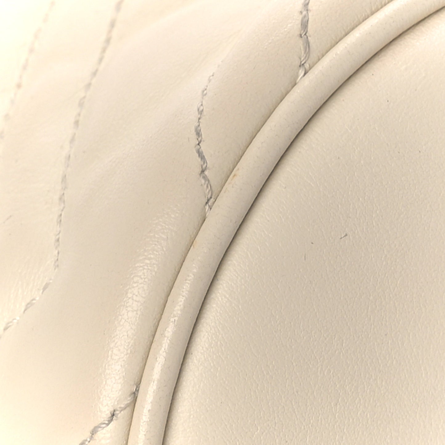 Calfskin Matelasse Mini GG Marmont 2.0 Bucket Bag White