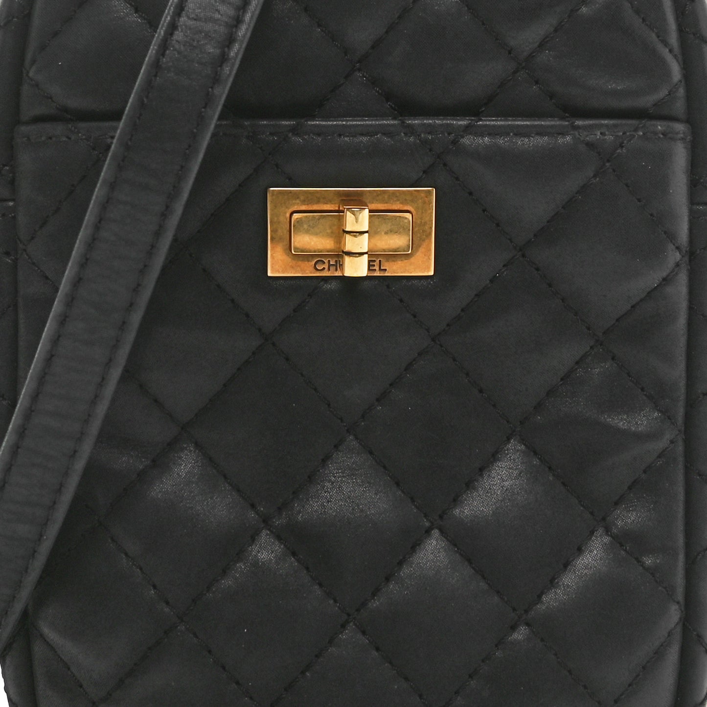 Nubuck Iridescent Calfskin Quilted Reissue Camera Case Black