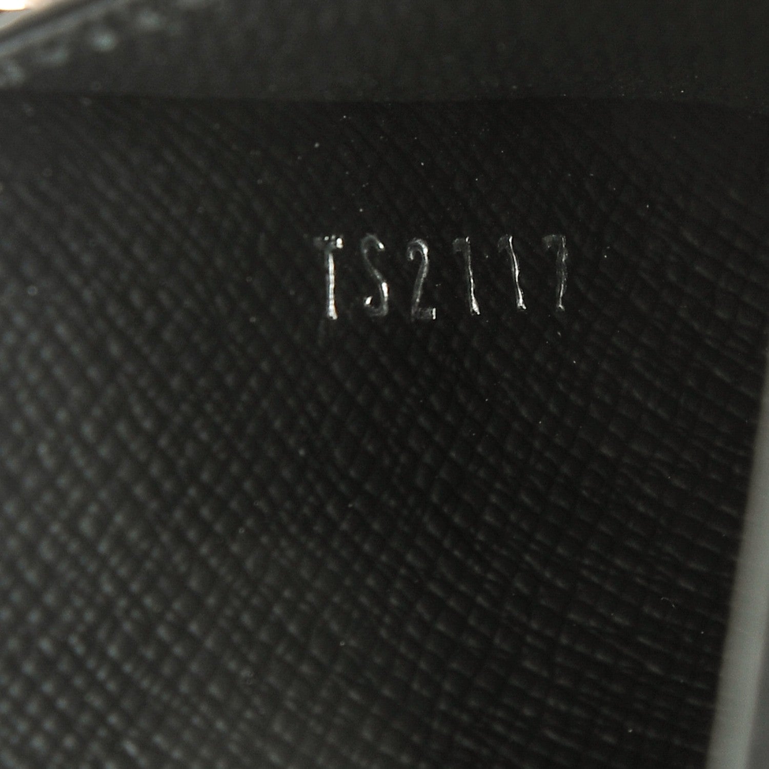 Louis Vuitton Monogram Eclipse Porte-Cartes Double Card Holder 7 of 8