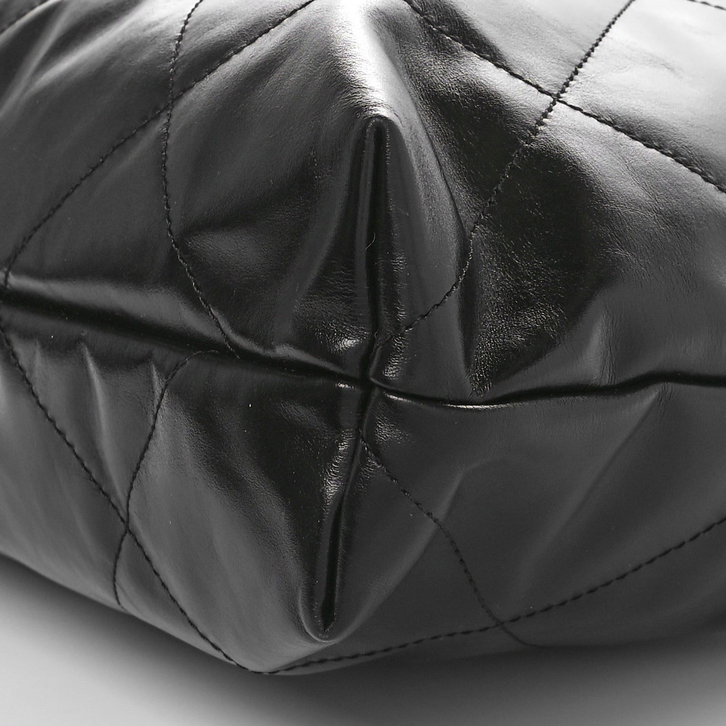 Shiny Calfskin Quilted Chanel 22 Black