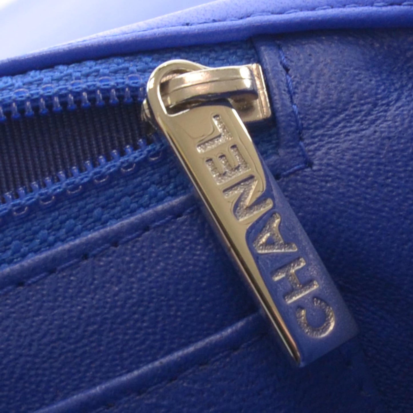 Lambskin Maxi Flap Blue Roi