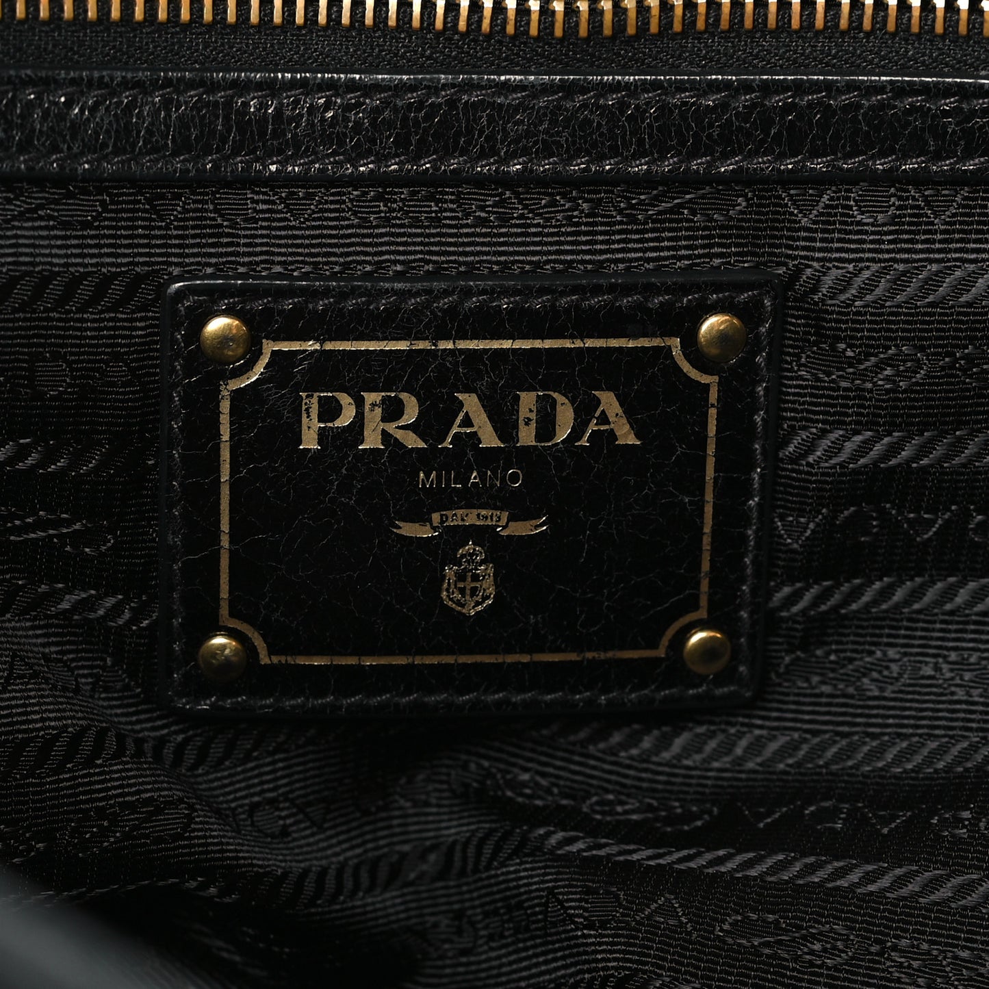 Vitello Shine Satchel Black