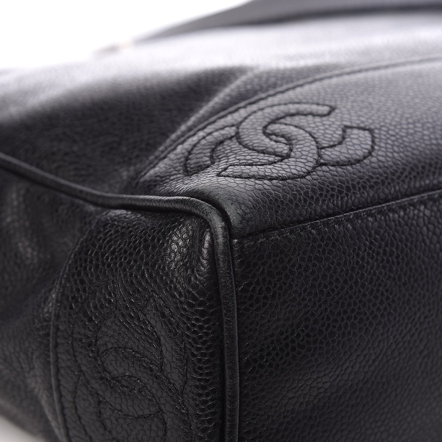 Caviar CC Shoulder Bag Black