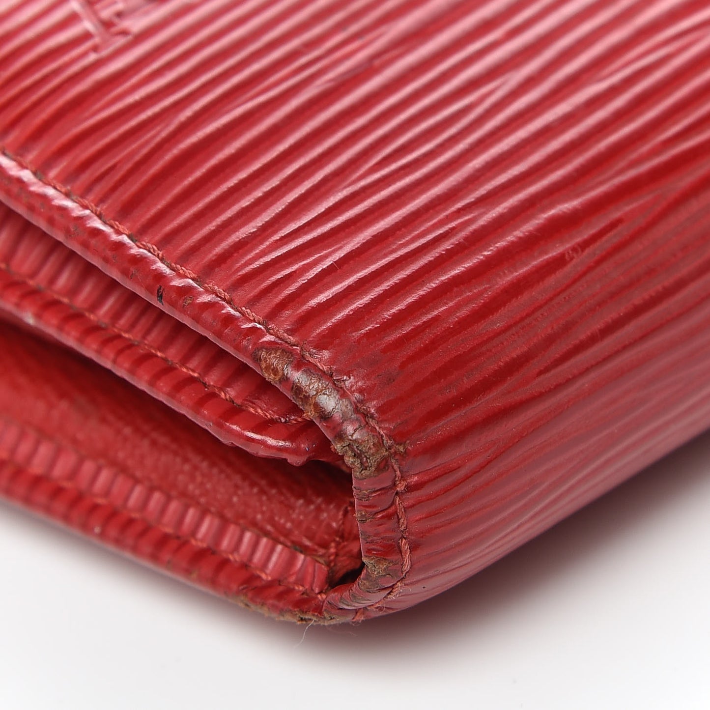 Epi Porte Tresor International Wallet Rouge