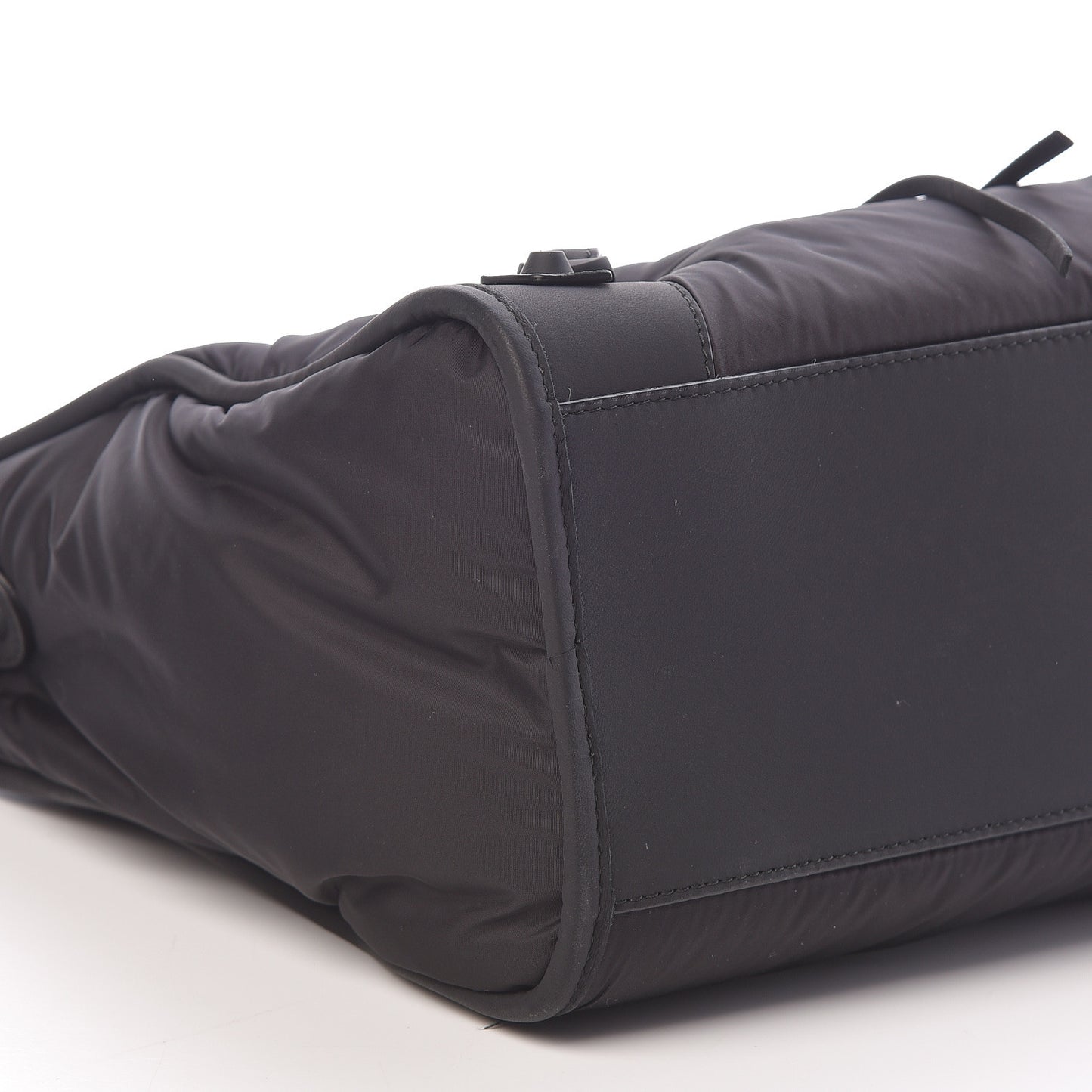 Nylon Agneau Classic Hardware City Black
