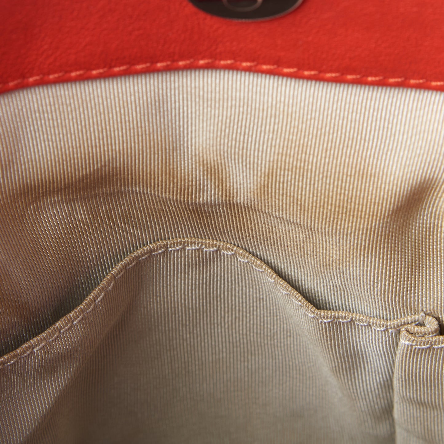 Washed Lambskin Chain Around Hobo Red