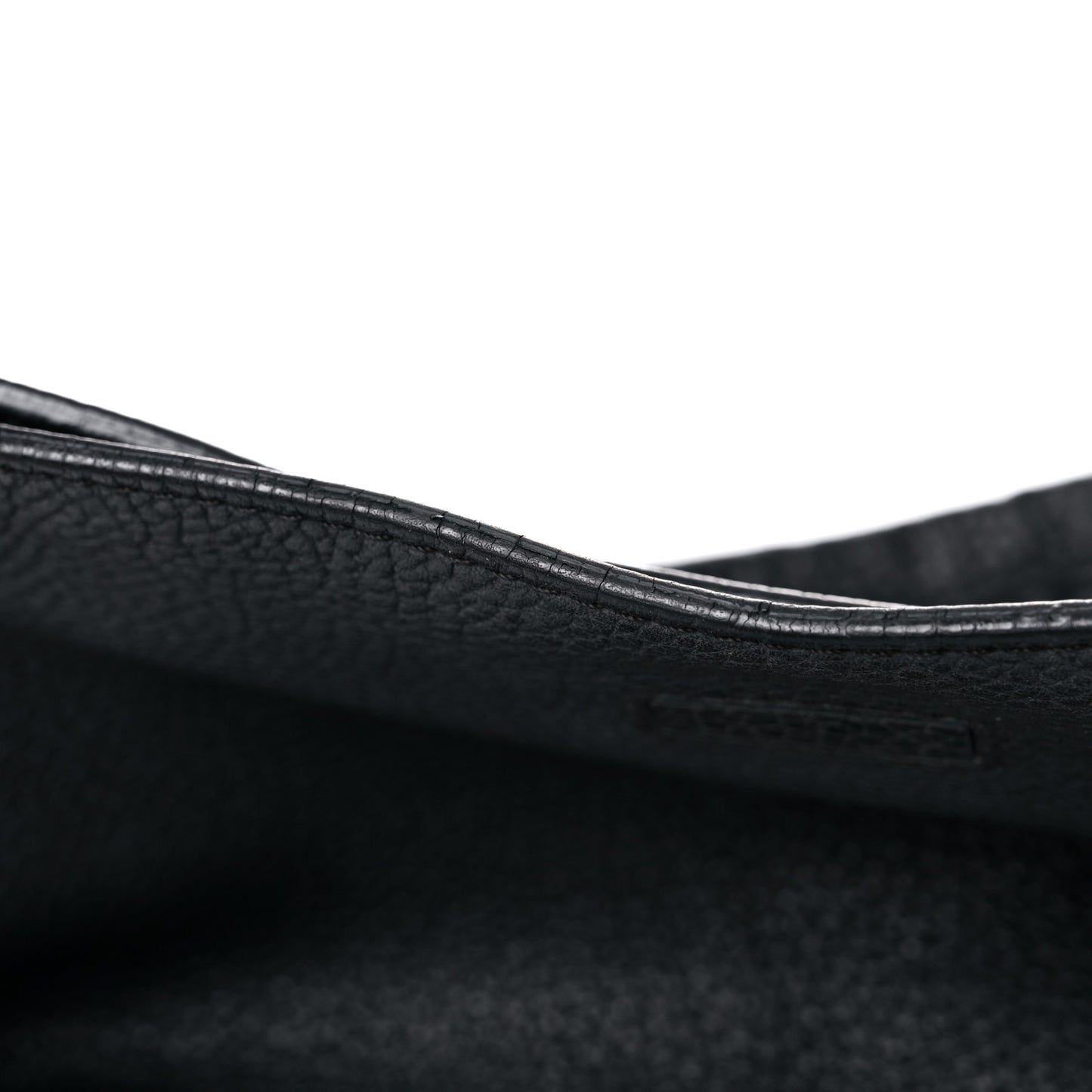 London Grainy Calfskin Medium Cale Hobo Black