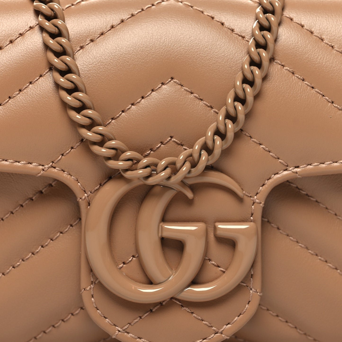 Calfskin Matelasse Monochrome Super Mini GG Marmont Shoulder Bag Camelia