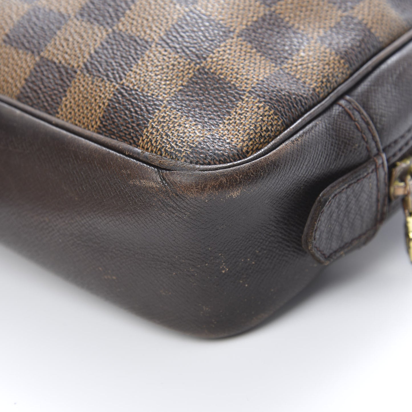 Damier Ebene Trousse Toilette 28