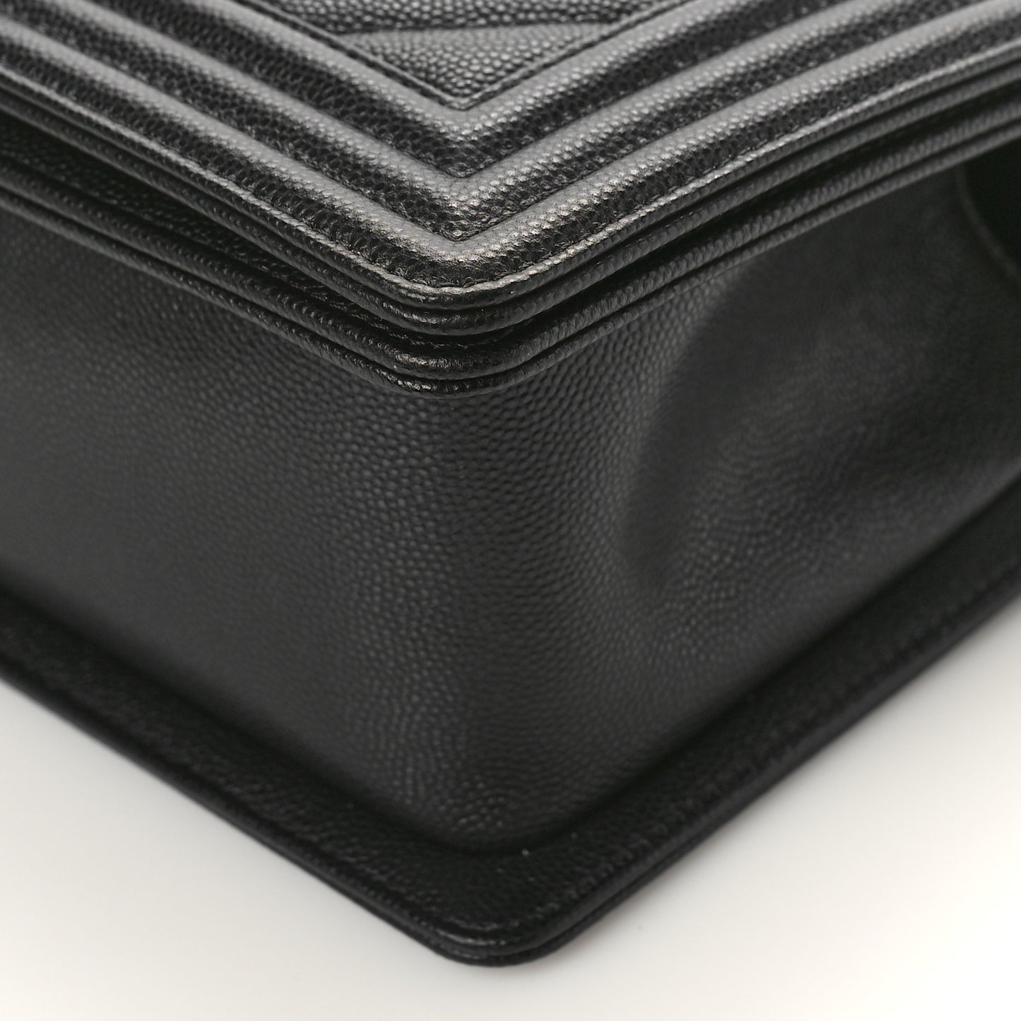 Caviar Chevron Quilted Medium Boy Flap Black