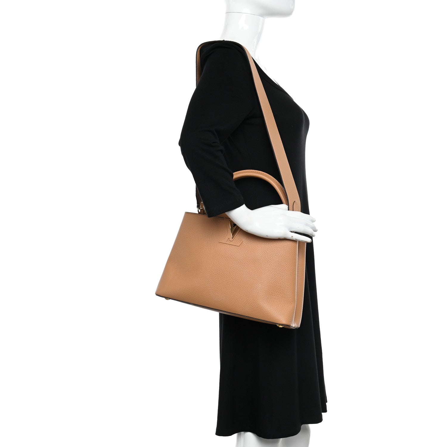 Louis Vuitton Taurillon Capucines MM Arizona 2 of 14