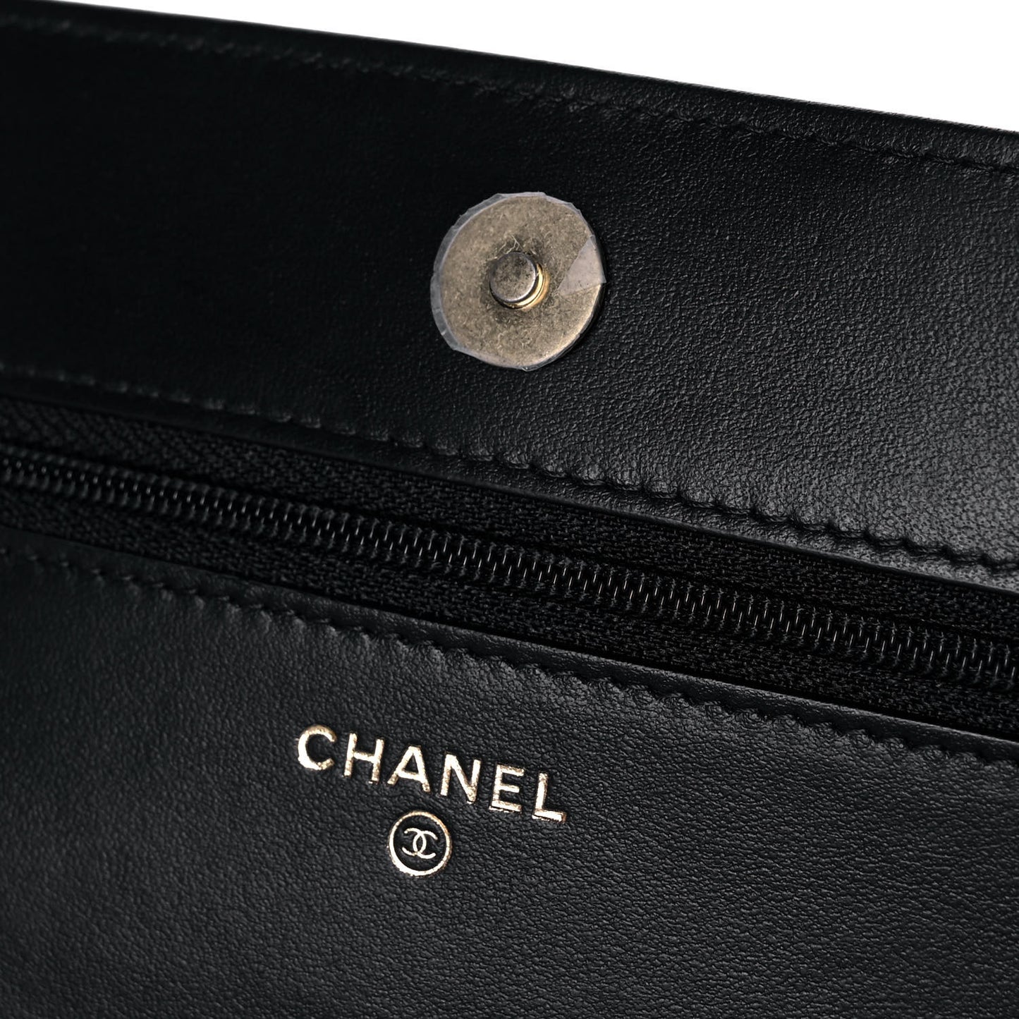 Shiny Caviar Quilted Pick Me Up Wallet On Chain WOC Black