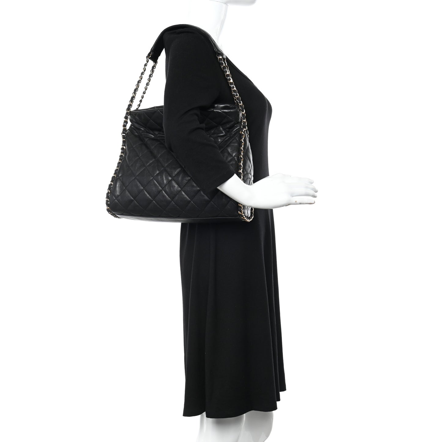 Calfskin Quilted Medium Chain Me Hobo Black