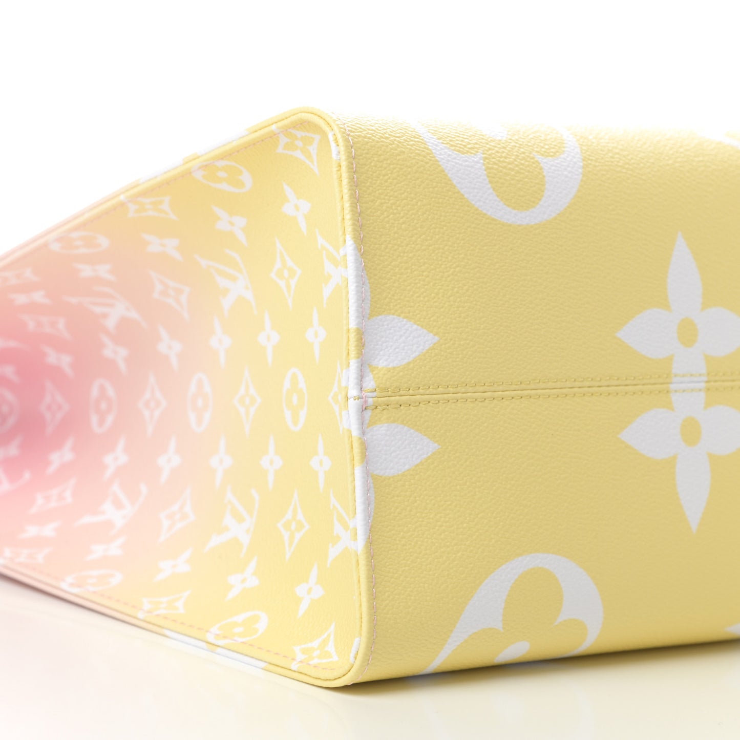 Monogram Giant By The Pool Onthego GM Light Pink