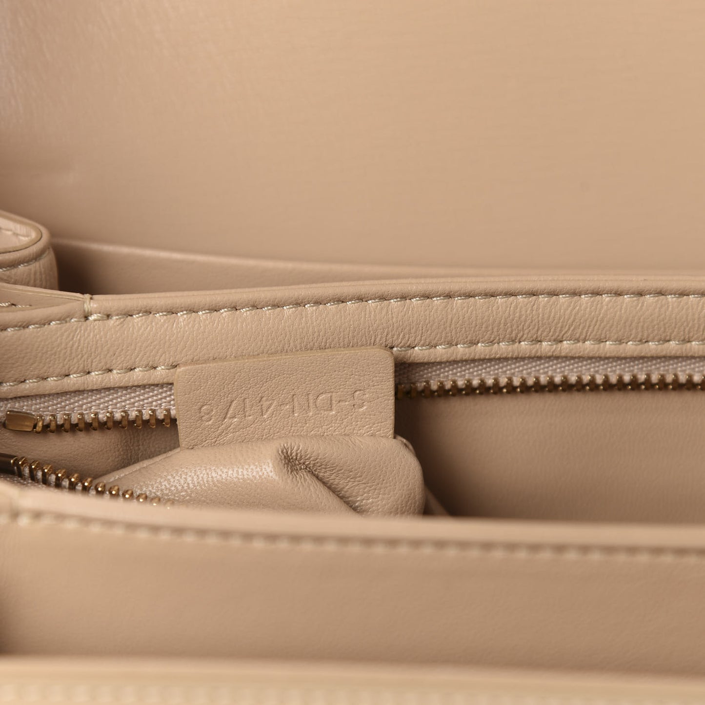 Shiny Calfskin Medium Triomphe Nude